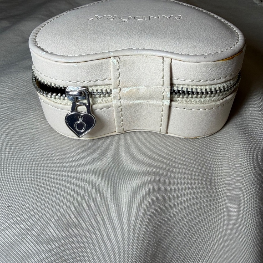 Pandora Heart-Shaped White Case - Picture 6 of 9